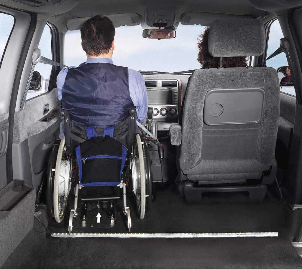 Водитель инвалид 3 группы. Фольксваген Мультивен для инвалидов-колясочников. Автомобиль для инвалидов. Автомобиль для колясочников. Машина для инвалидов колясочников с ручным управлением.